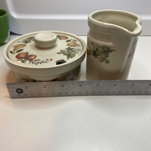Wedgwood Quince England oven to table creamer and sugar with lid set - Picture 8 of 9